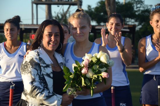 Dra. Danae Andrada, Presidente de la Federación Uruguaya de Hockey (I) & Janine Stanley (D)