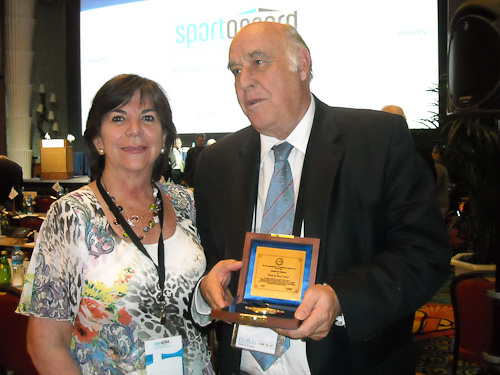 Antonio von Ondarza, with his wife Maria Elena Celedon, accepting the Award